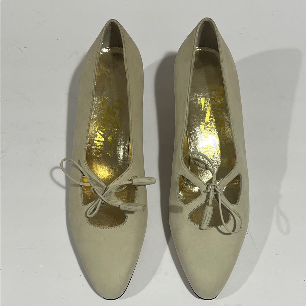 Salvatore Ferragamo Cream Suede Pointed-Toe Flats with Bow - brand new size 6.5